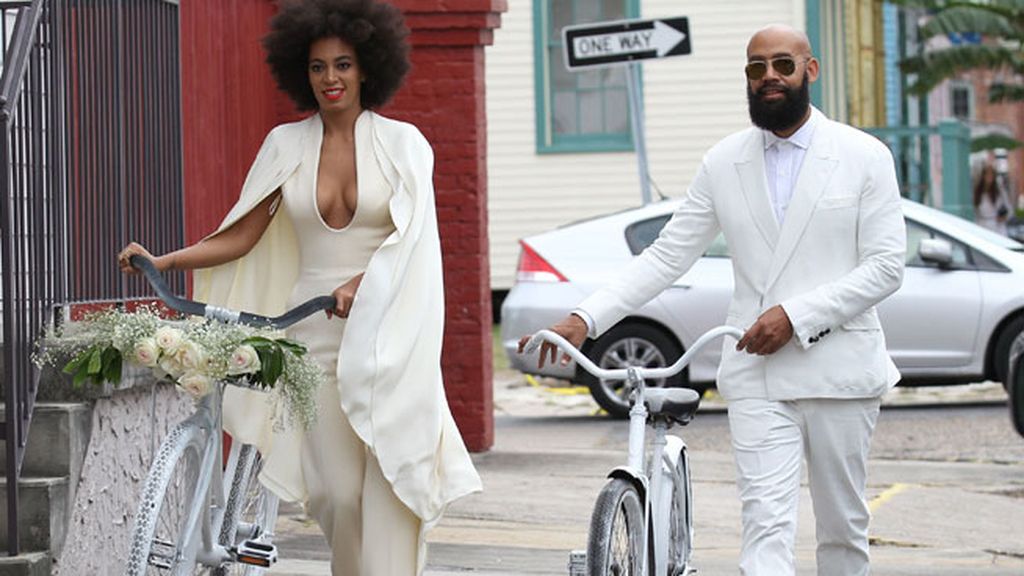 Bicis blancas y bailes: así fue la boda 'hipster' de Solange Knowles, hermana de Beyoncé