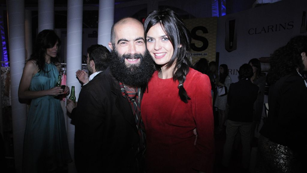 El diseñador Carlos Díez junto a la modelo María Reyes