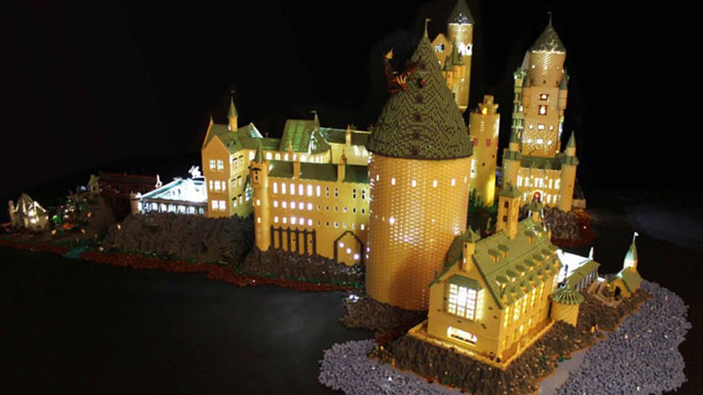 Hogwarts, el castillo de Harry Potter, con 400.000 piezas de lego