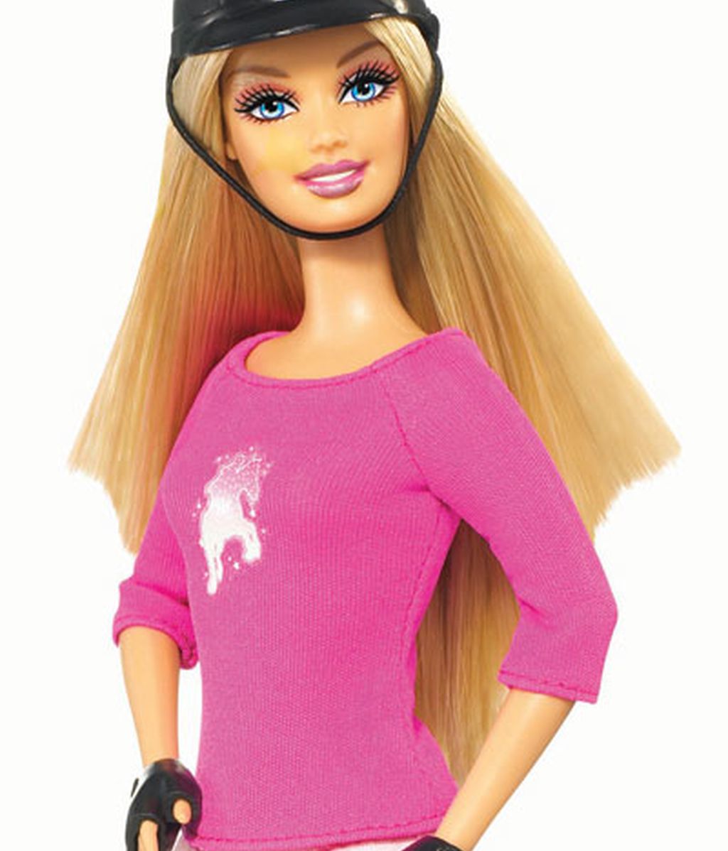 Barbie se saca las carreras de periodismo e informática