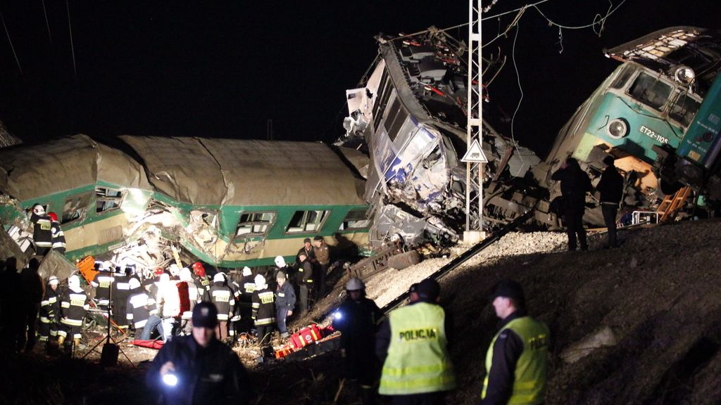 Imágenes del choque de trenes en Polonia
