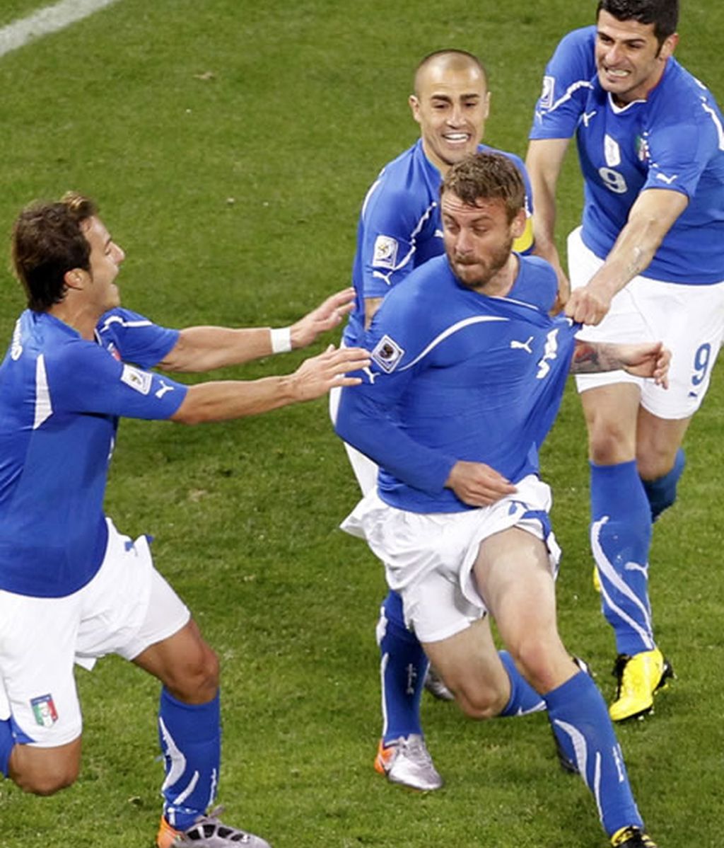 Italia sonríe con la derrota de España Italia sonríe con la derrota de España
