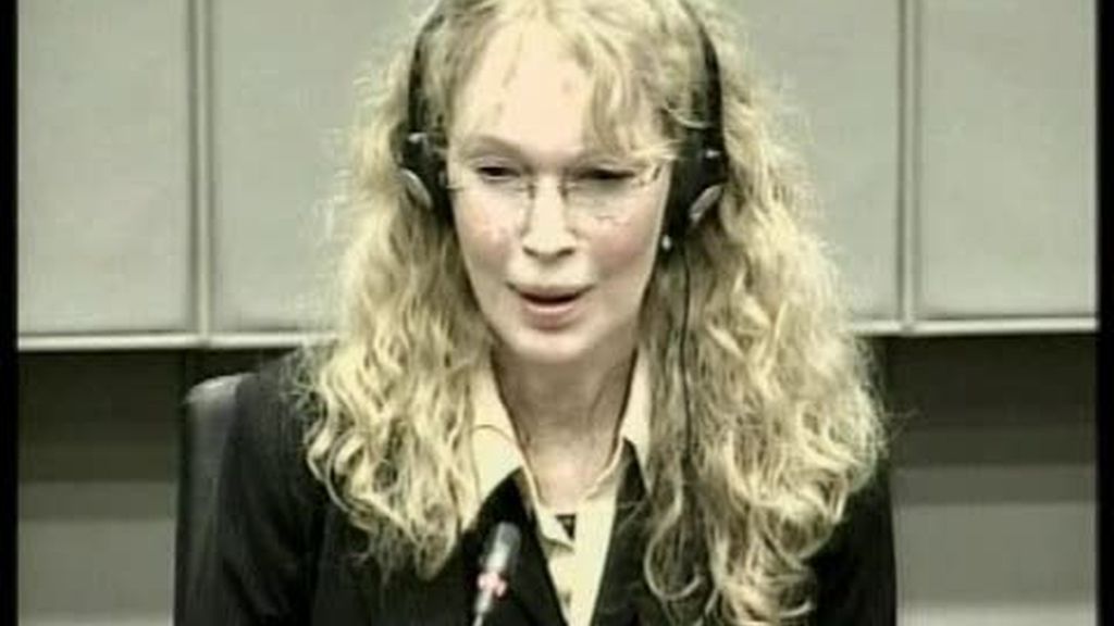 Mia Farrow contradice a Naomi Cambell en el caso de los diamantes de sangre