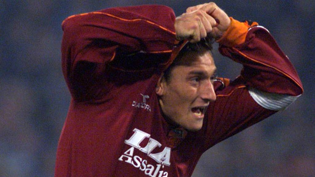 Totti, Simeone, Verón... las celebraciones más espectaculares de los Lazio-Roma