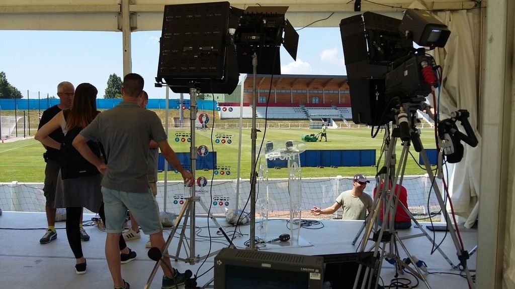 El equipo de Mediaset ya está en Francia para apoyar a la selección en la Eurocopa