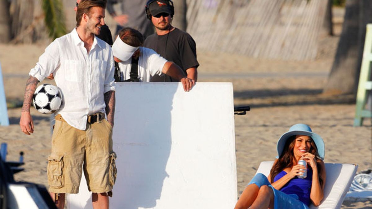 David Beckham y Sofia Vergara, juntos a la playa