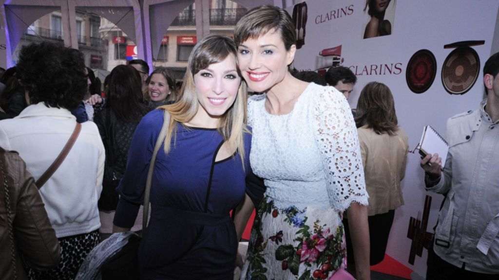 La cantante Gisela junto a Juncal Rivero, elegantísima de Dolce & Gabbana