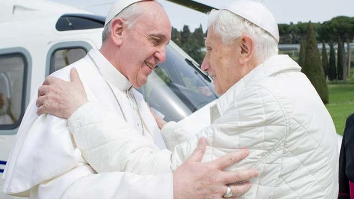 Histórico encuentro entre dos papas