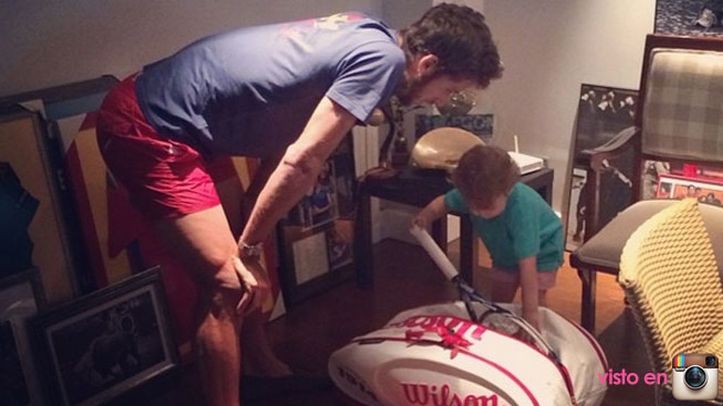 La buena relación con Feli, el novio de su madre y... ¡su profesor de tenis!