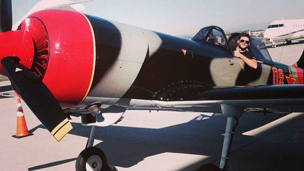 "Los aviones privados son la única forma de volar", escribe en Instagram