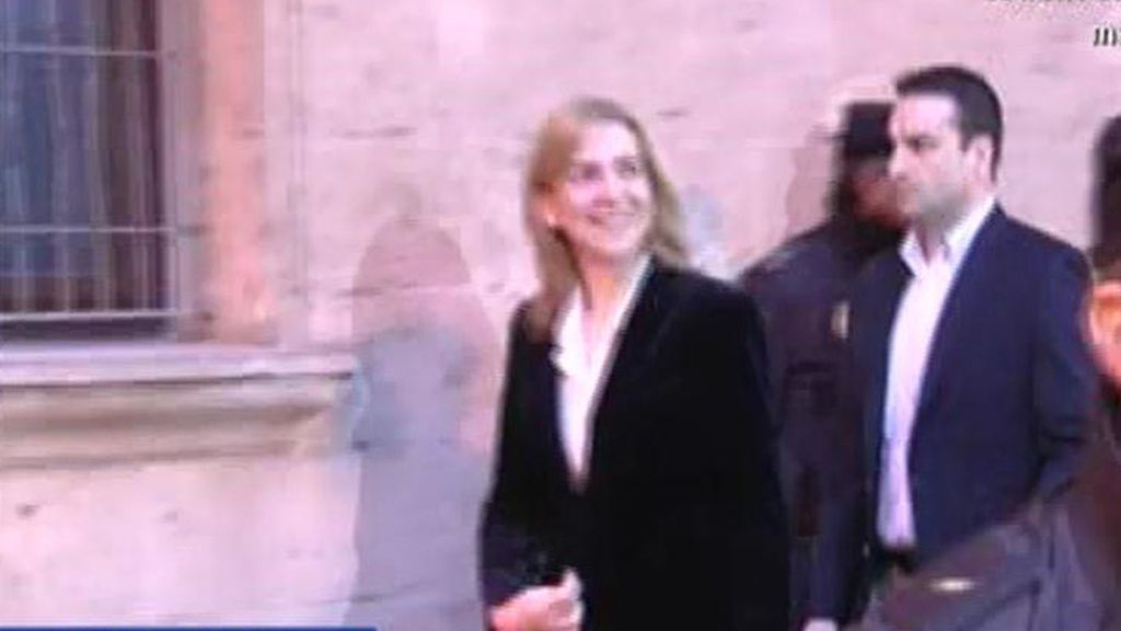 La Infanta Cristina abandona los juzgados de Palma pero no la sonrisa