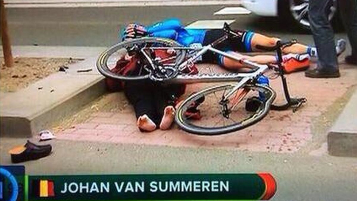 El ciclista Vansummeren arrolla a una mujer en el Tour de Flandes