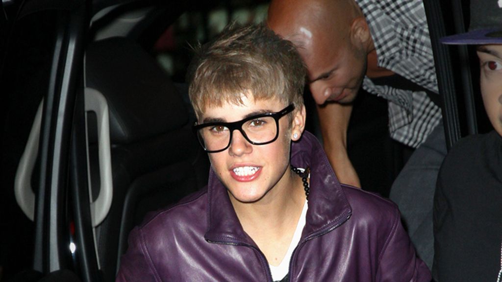 Justin Bieber, a la última con sus gafas