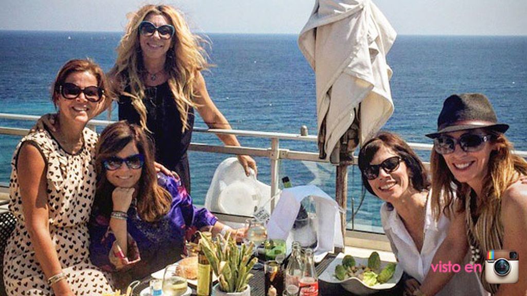 Maribel Verdú disfruta con amigas en un lugar secreto y paradisíaco