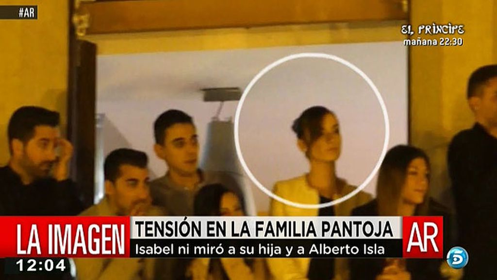 Isabel Pantoja siguió la procesión al lado de Kiko y Anabel