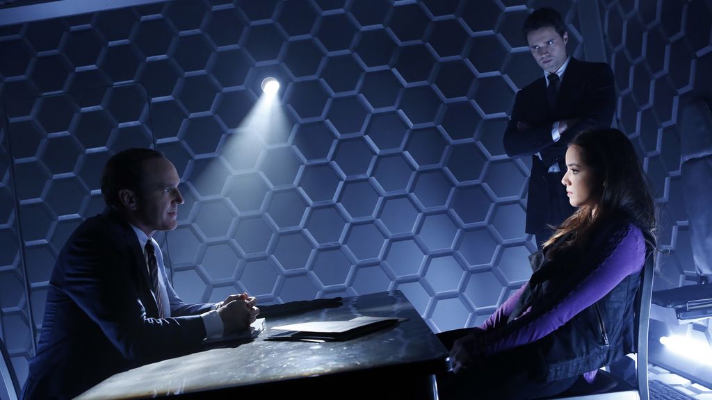 El agente Coulson crea la unidad S.H.I.E.L.D. en el estreno de 'Marvel'