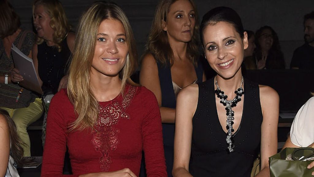 Carla Pereyra estuvo presente en el desfile de Lorena de Dios