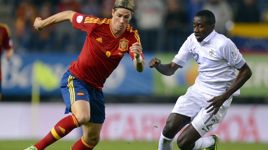 Fernando Torres vuelve a pisar el césped del Vicente Calderón cinco años después Fernando Torres vuelve a pisar el césped del Vicente Calderón cinco años después