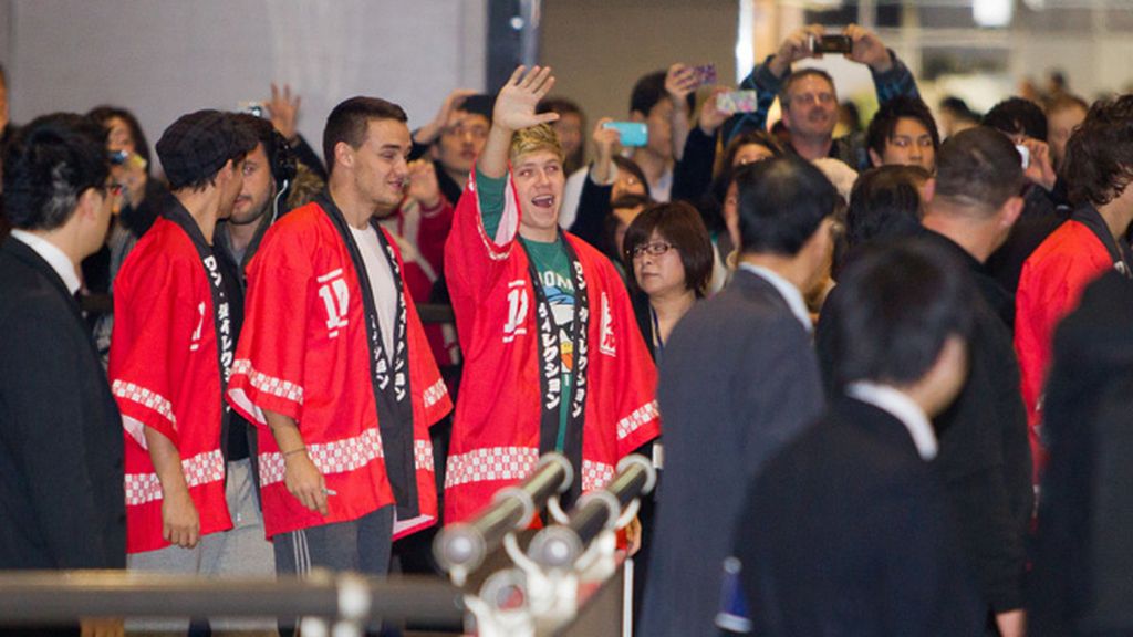¿Qué hacen los 'Backstreet boys' y 'One Direction' en kimono?