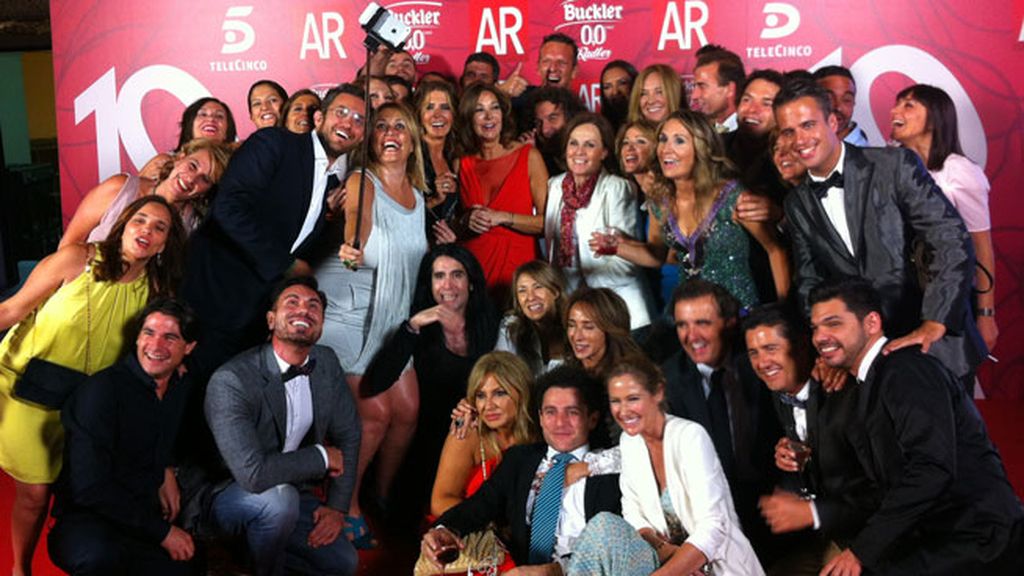La fiesta desde dentro: selfies, brindis y buen rollo en el décimo aniversario de 'AR'