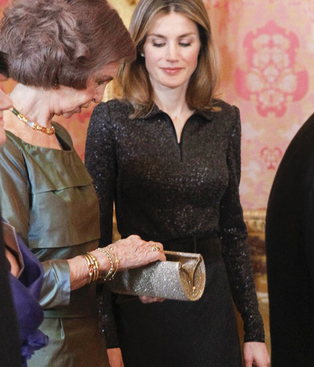 Letizia, de negro casi luto ¿y con peep-toe?