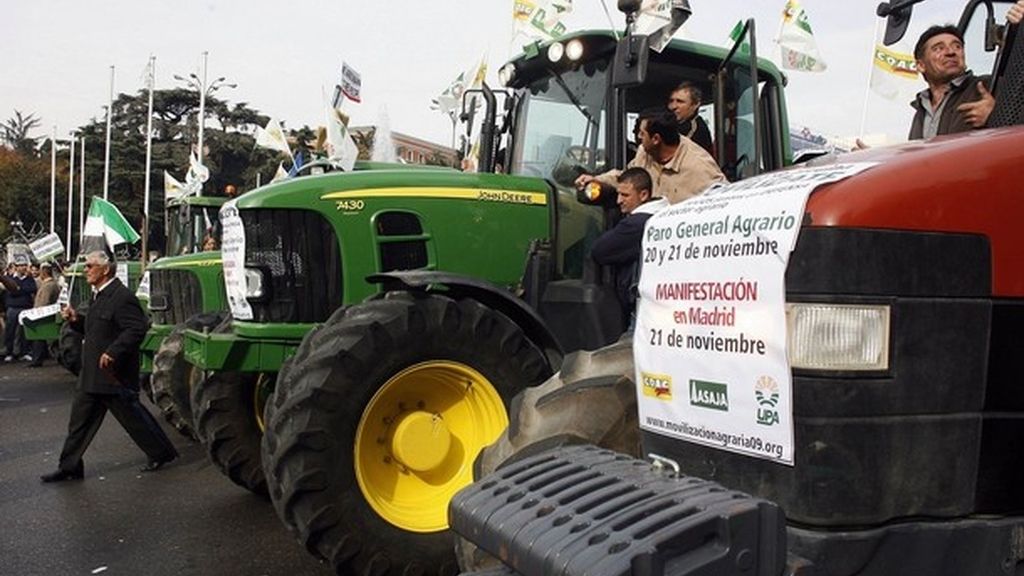 Miles de agricultores se manifiestan en Madrid por la crisis del campo