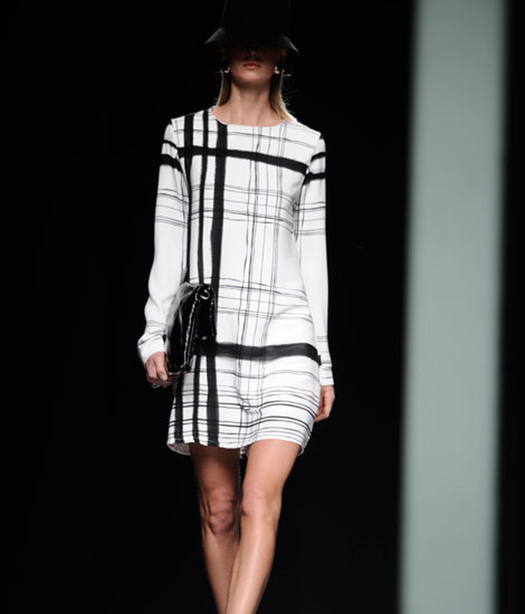 Moisés Nieto: geometría monocromática