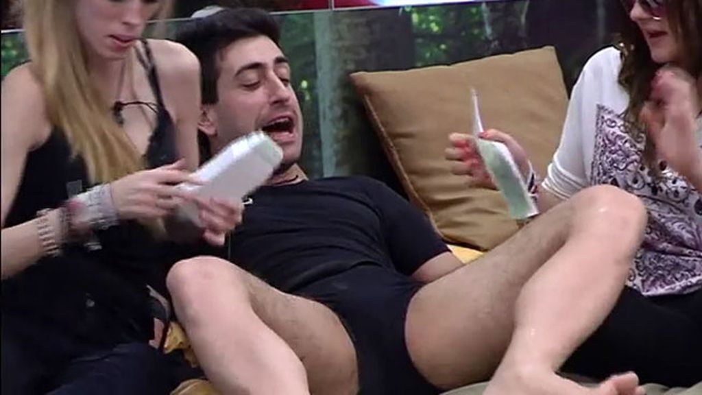 Las chicas disfrutaron de la sesión de depilación