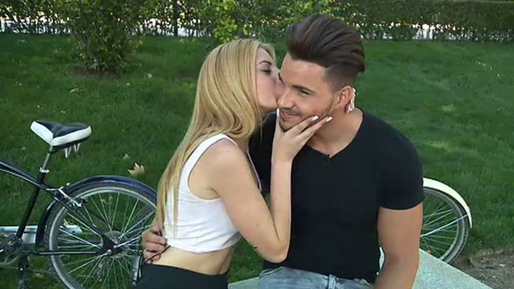 ¡Hubo beso entre ellos!