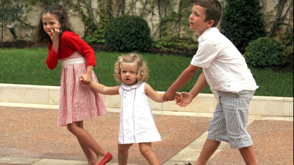 Sucede a su padre, Felipe VI