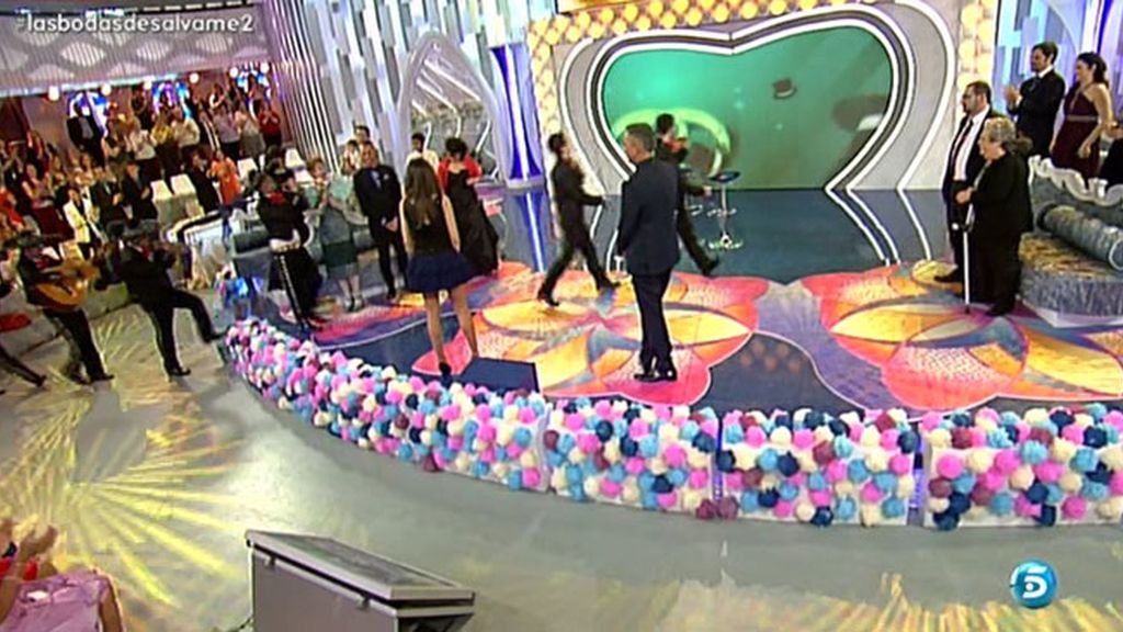 Encantado con su hijo