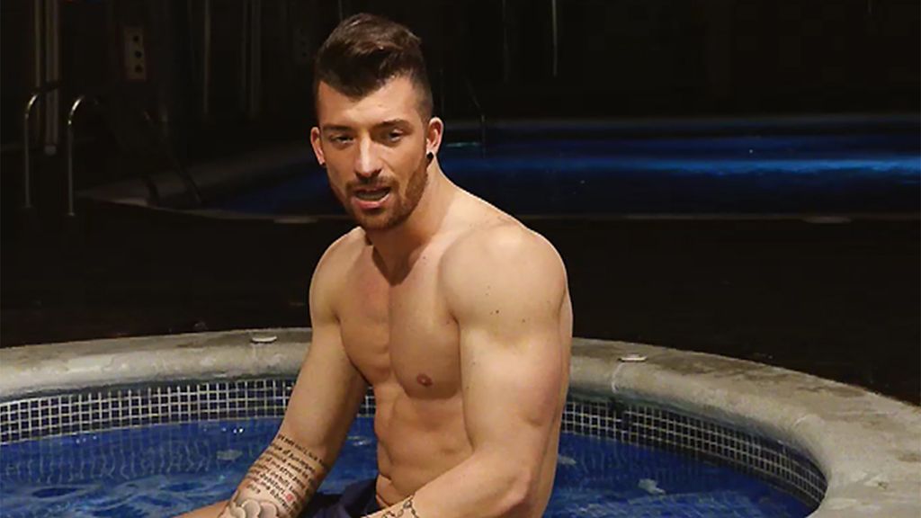 Una cita en el jacuzzi con pase de modelos incluido