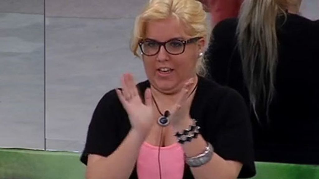 Los concursantes disimulan saber el secreto de  Yessica y Anabel