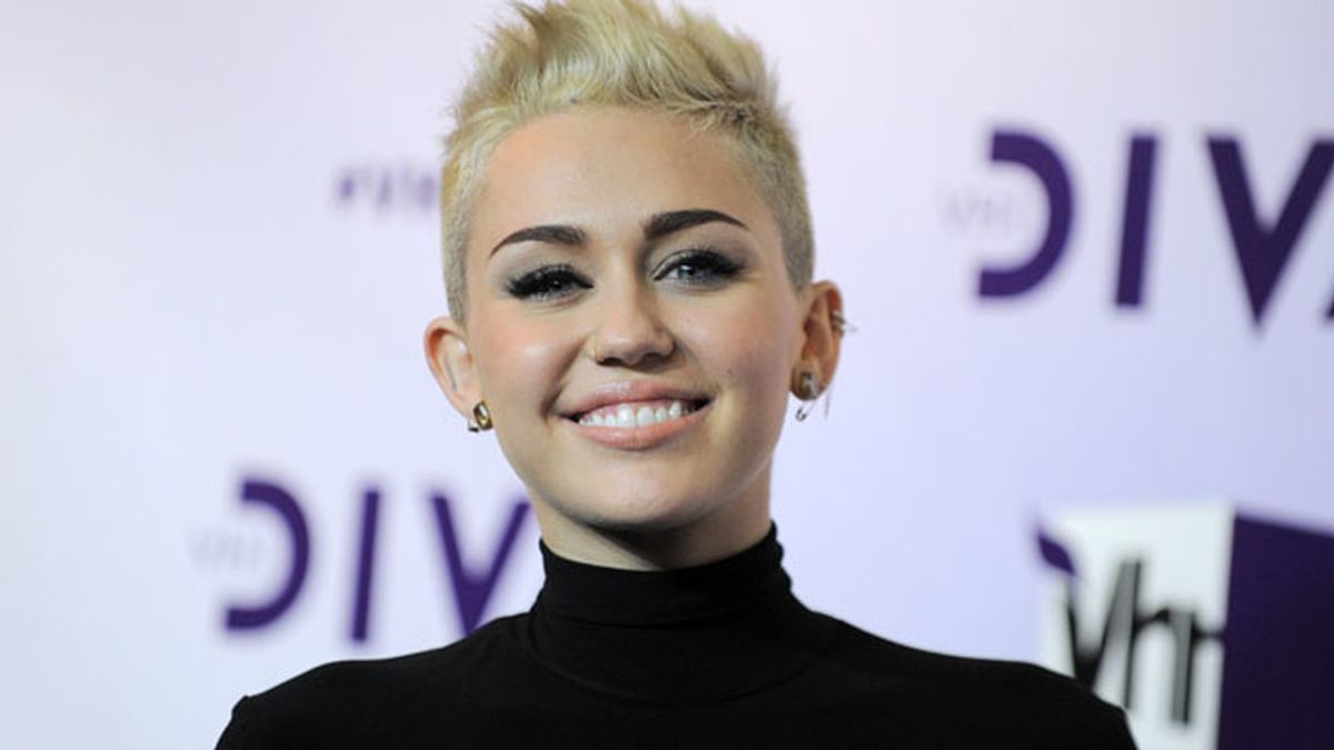 Miley Cyrus muestra su lado más punk y rompedor