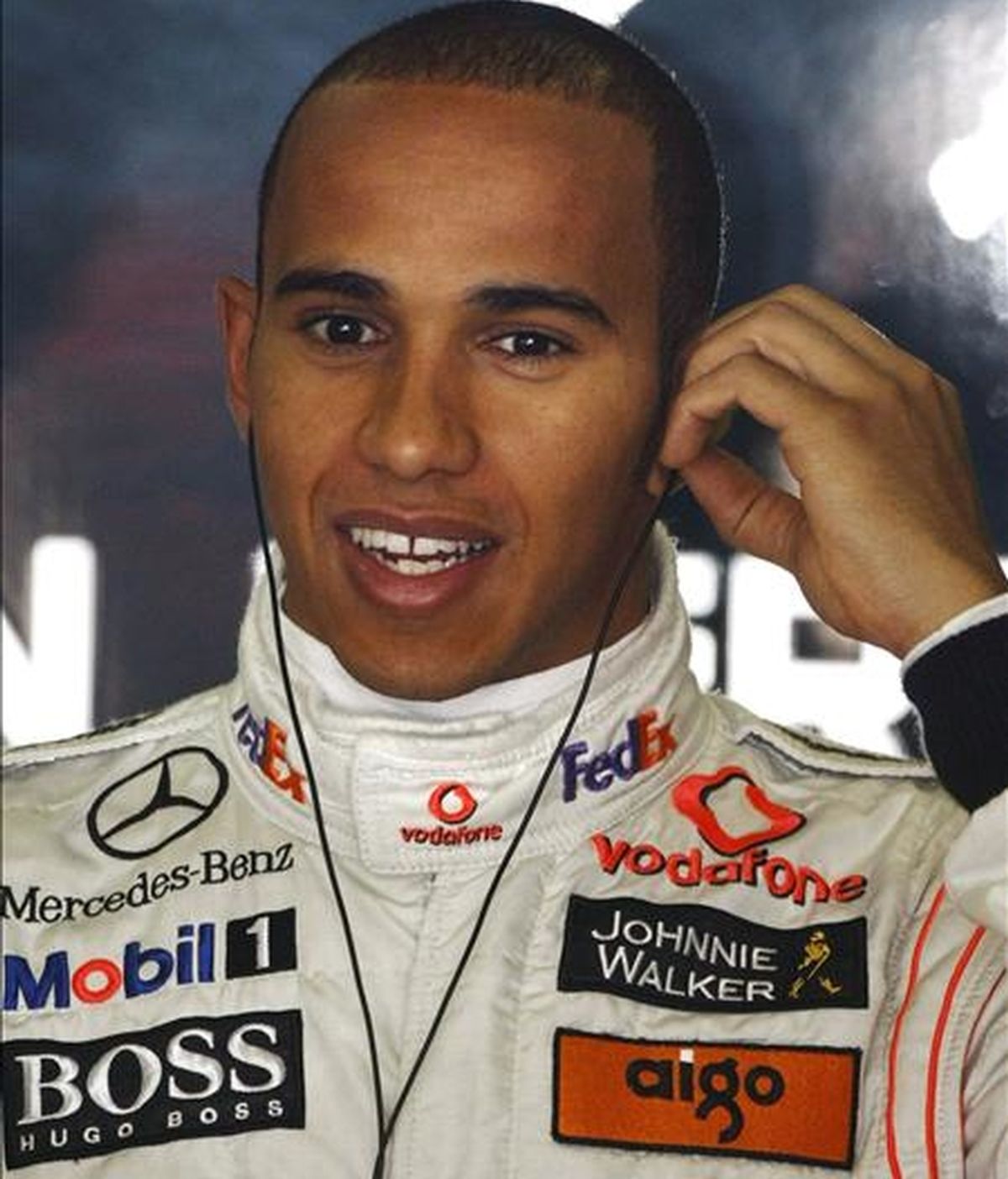 El piloto Lewis Hamilton, de McLaren Mercedes, afirma que el circuito de Bahrein les "favorece". En la imagen, Hamilton durante un entrenamiento. EFE/Archivo