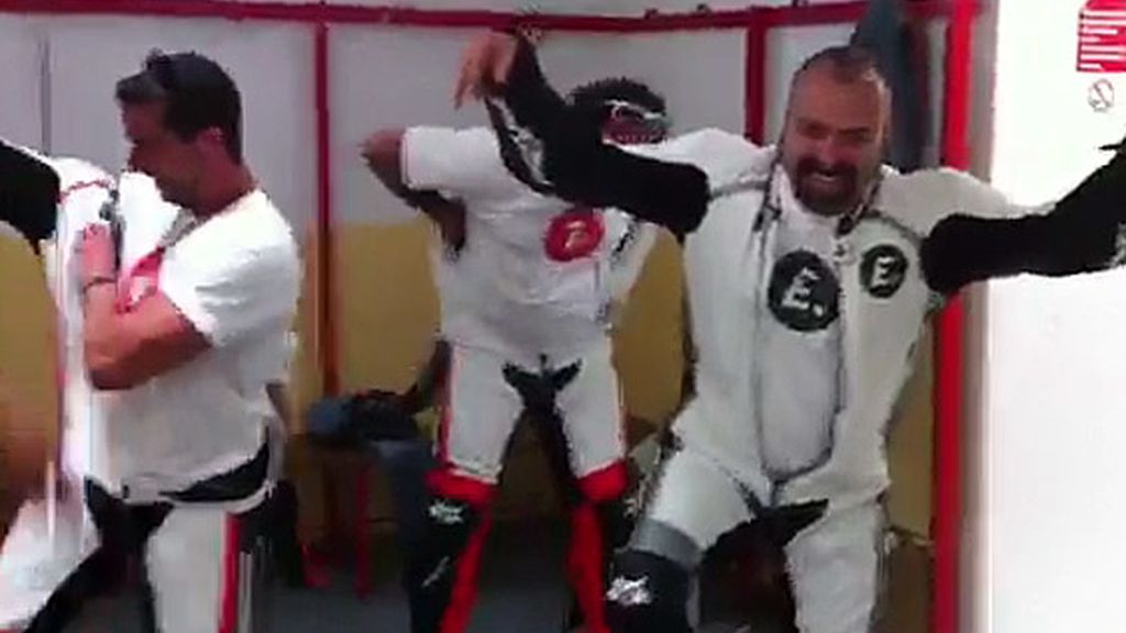 Marta Simonet 'caza' a los chicos haciendo el mono