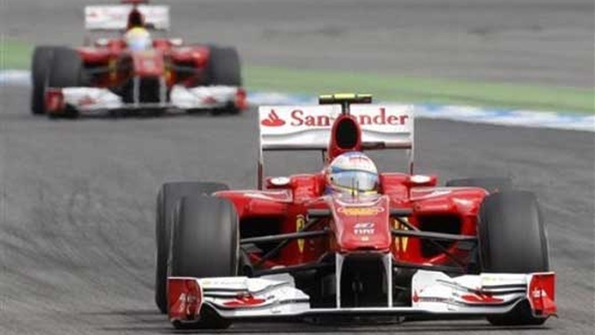 La FIA investiga el polémico adelantamiento de Alonso a Massa en la vuelta 49. Foto: Agencias