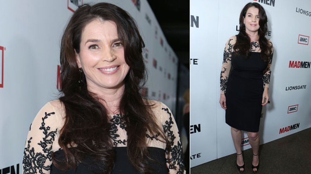 Julia Ormond con vestido y sandalias negras