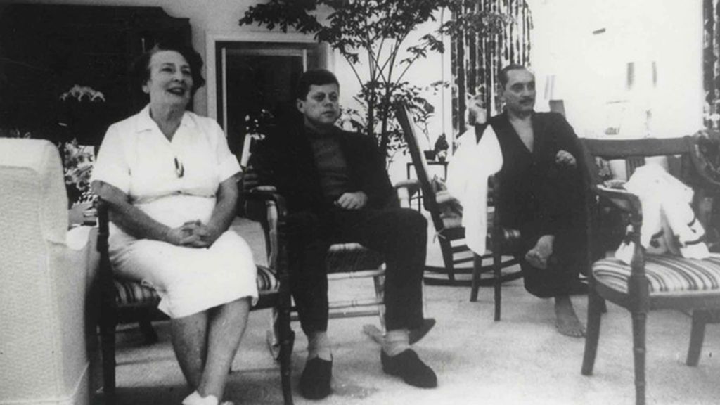 Imágenes del ex presidente John F. Kennedy, su esposa Jacqueline y sus dos hijos