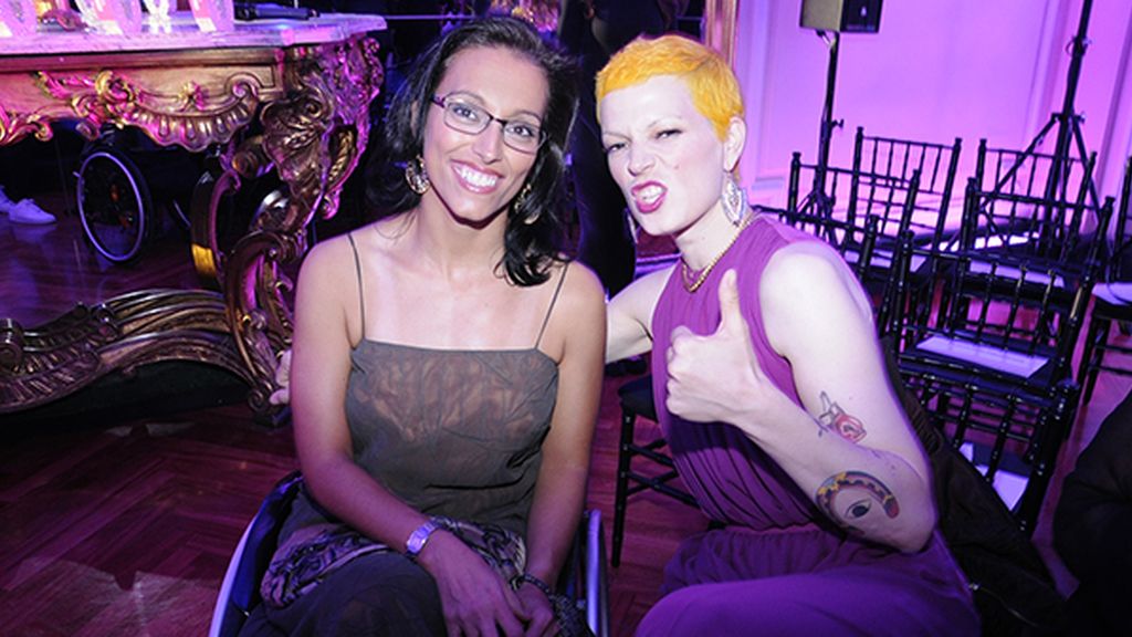 La nadadora Teresa Perales junto a Bimba Bosé