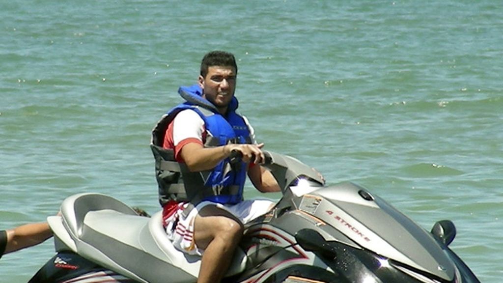 En verano, érase un famoso a una moto de agua pegado...