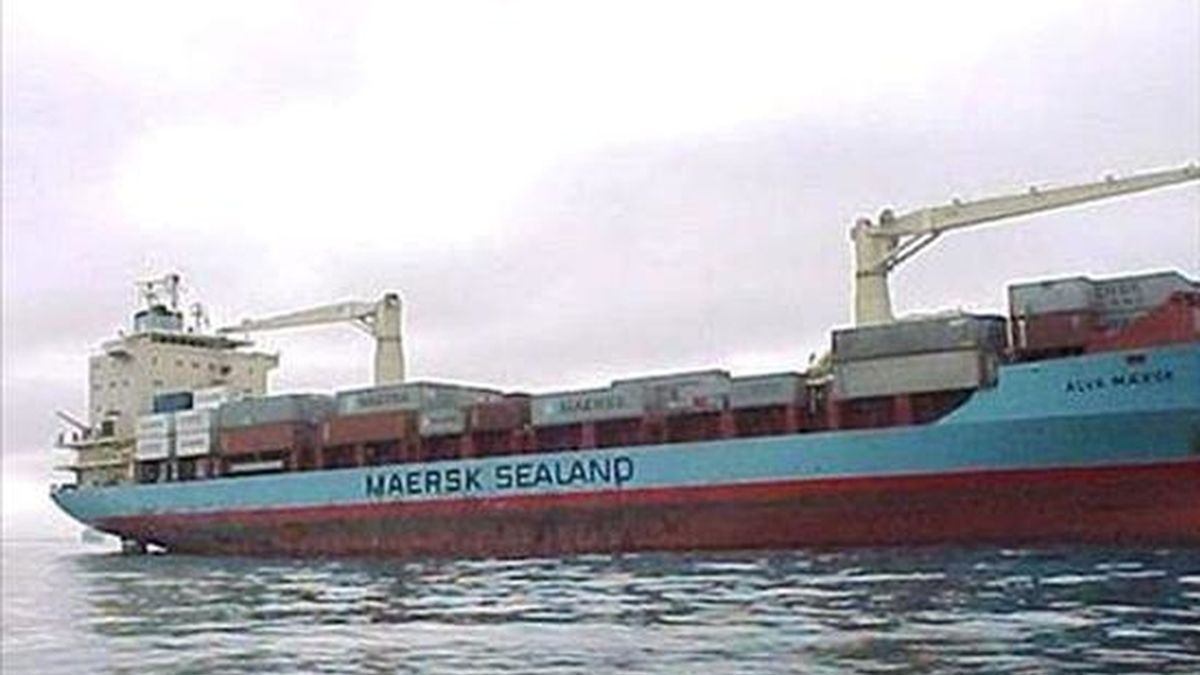 Imagen facilitada por la compañía Maersk hoy que muestra al carguero Maersk Alabama navegando en un lugar sin localizar. EFE