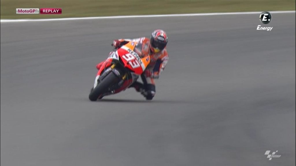 Aparatosa caída de Marc Márquez en los libres de Assen