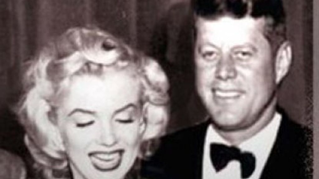 ¿Cómo se llaman las celebrities al oído?