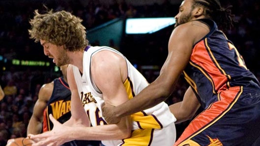 Bryant y Gasol se divierten con los Warriors