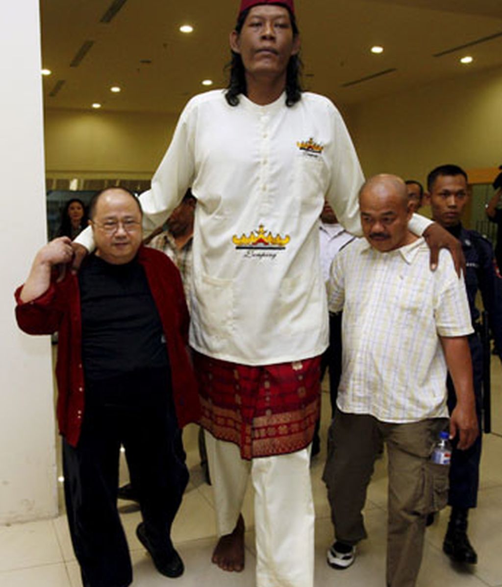 El hombre más alto de Indonesia