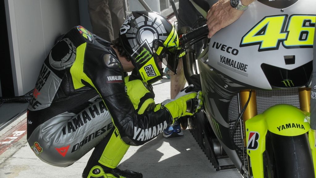 Valentino Rossi continúa con la puesta a punto de la Yamaha