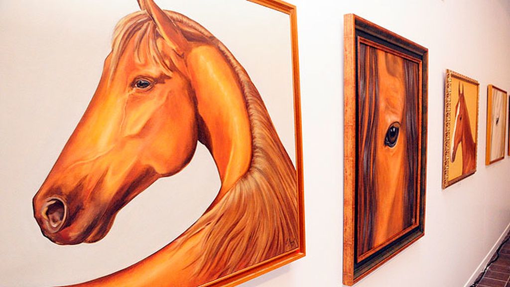 Los famosos caballos de Carla Duval ocupaban un lugar preferente en la exposición