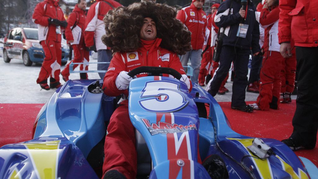 Fernando Alonso, melena al viento para recordar a Simoncelli
