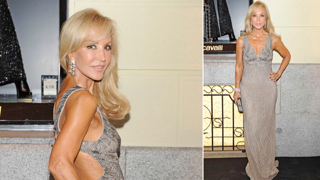 Carmen Lomana, con vestido plateado